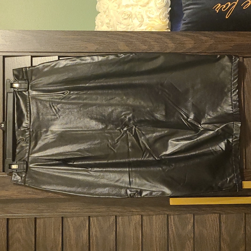 Faux leather pencil skirt in black size Small.